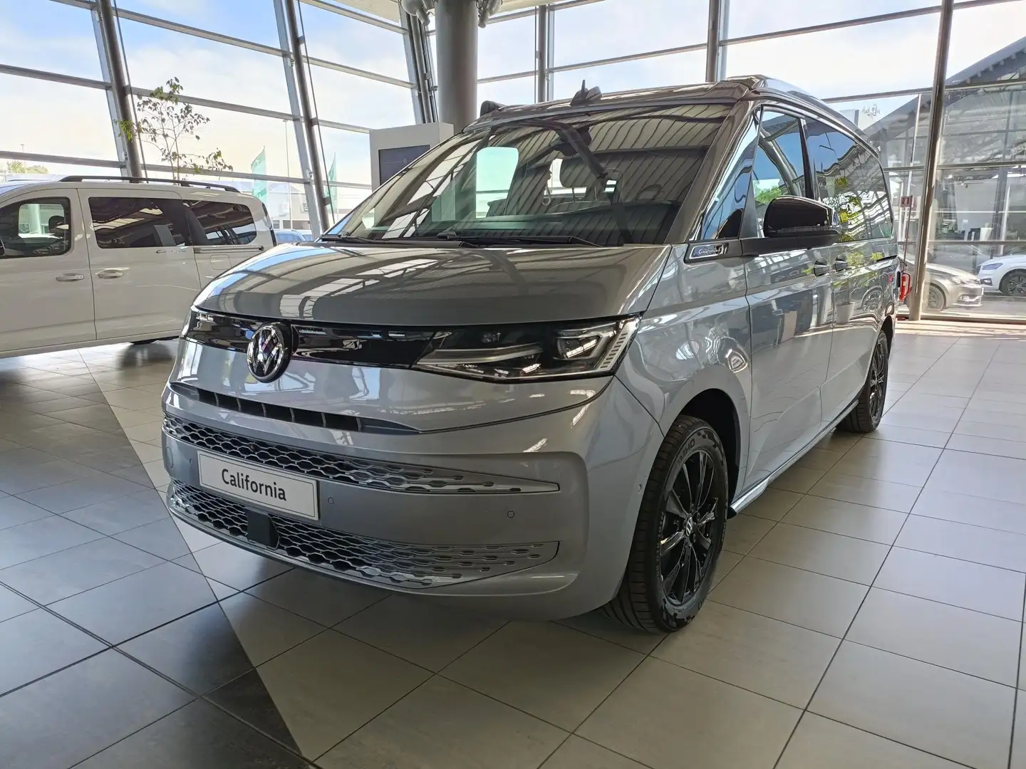 Volkswagen T7 California Beach Camper 2.0 tdi 150cv DSG Pronta consegna Grigio - 1