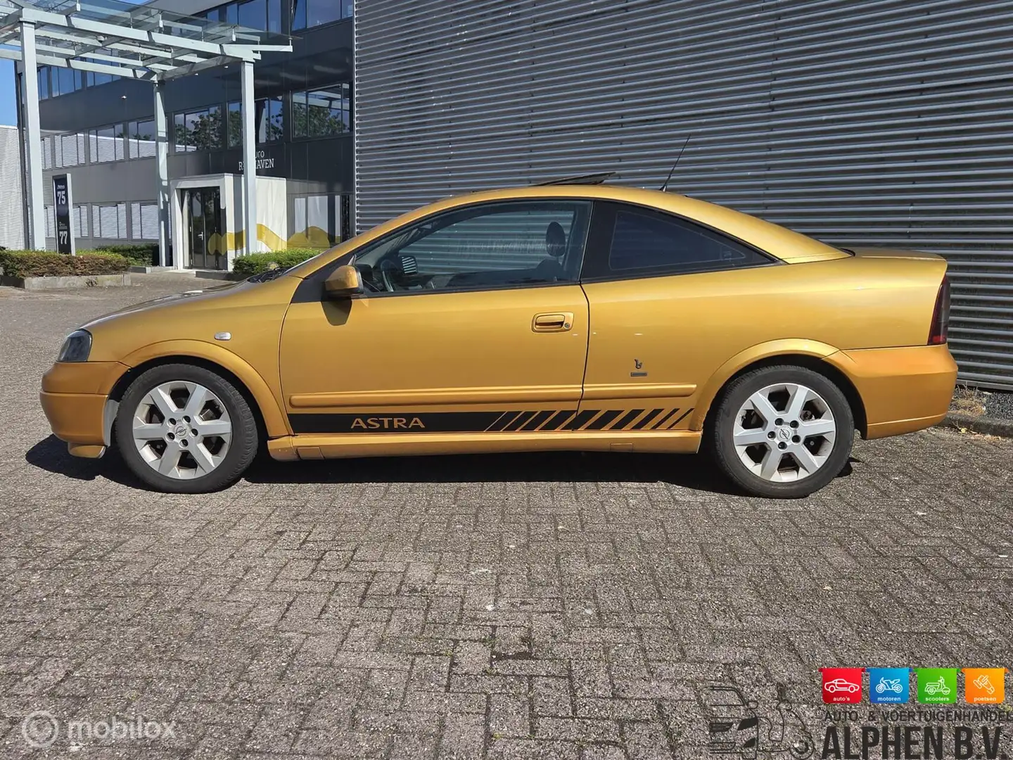 Opel Astra Coupé 1.8-16V Geel - 2