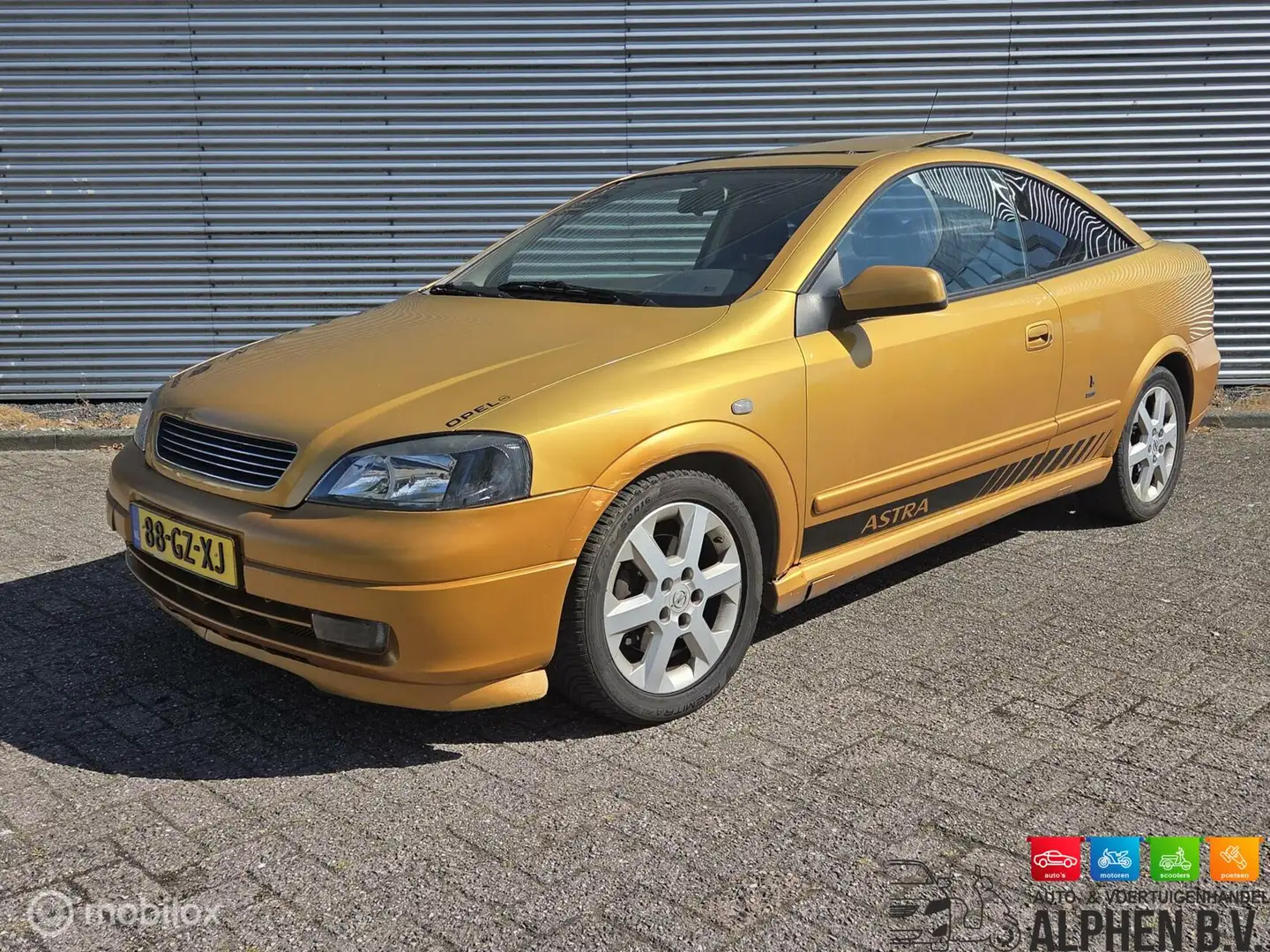 Opel Astra Coupé 1.8-16V Geel - 1