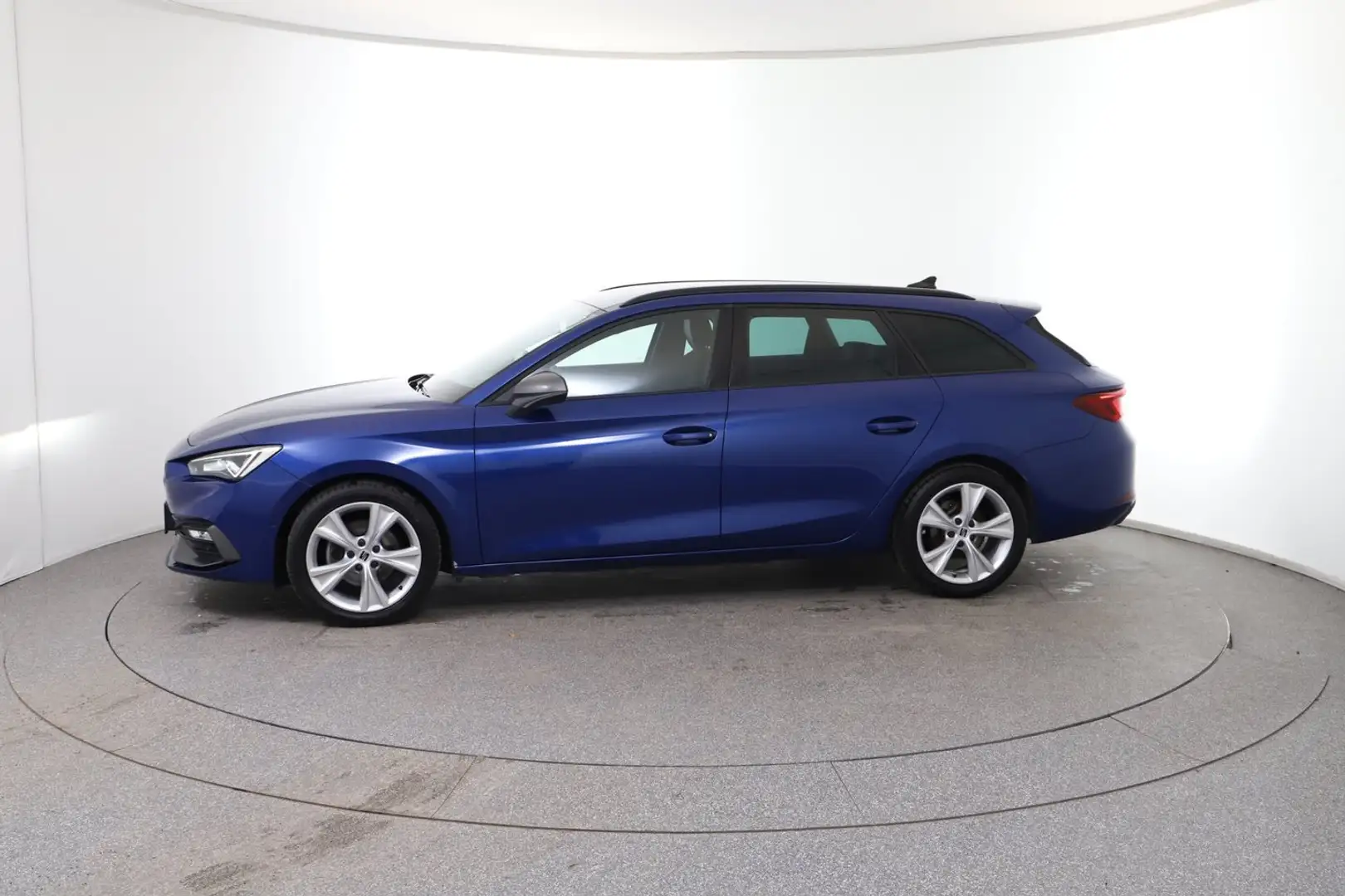 SEAT Leon FR 1.5 eTSI ACT DSG Blau - 2