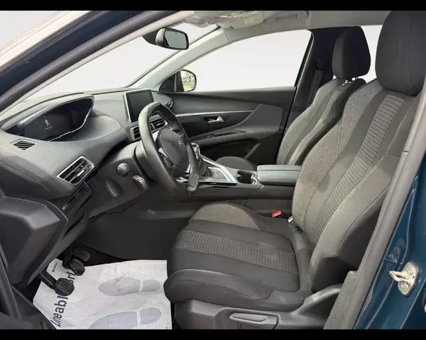 Peugeot 3008 view 9