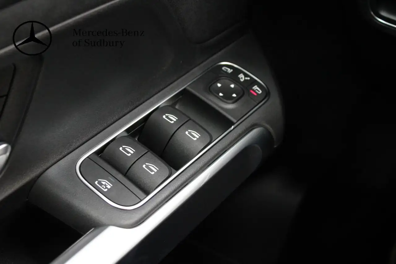 Mercedes-Benz GLB снимка Mercedes-Benz GLB