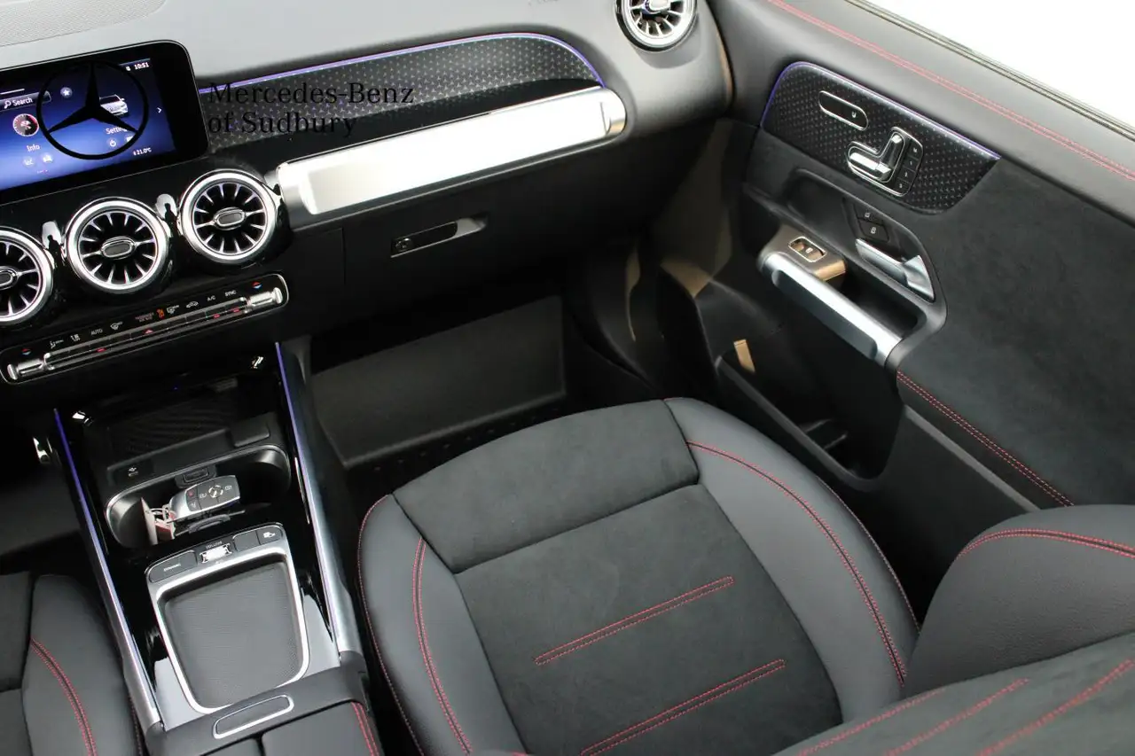 Mercedes-Benz GLB снимка Mercedes-Benz GLB