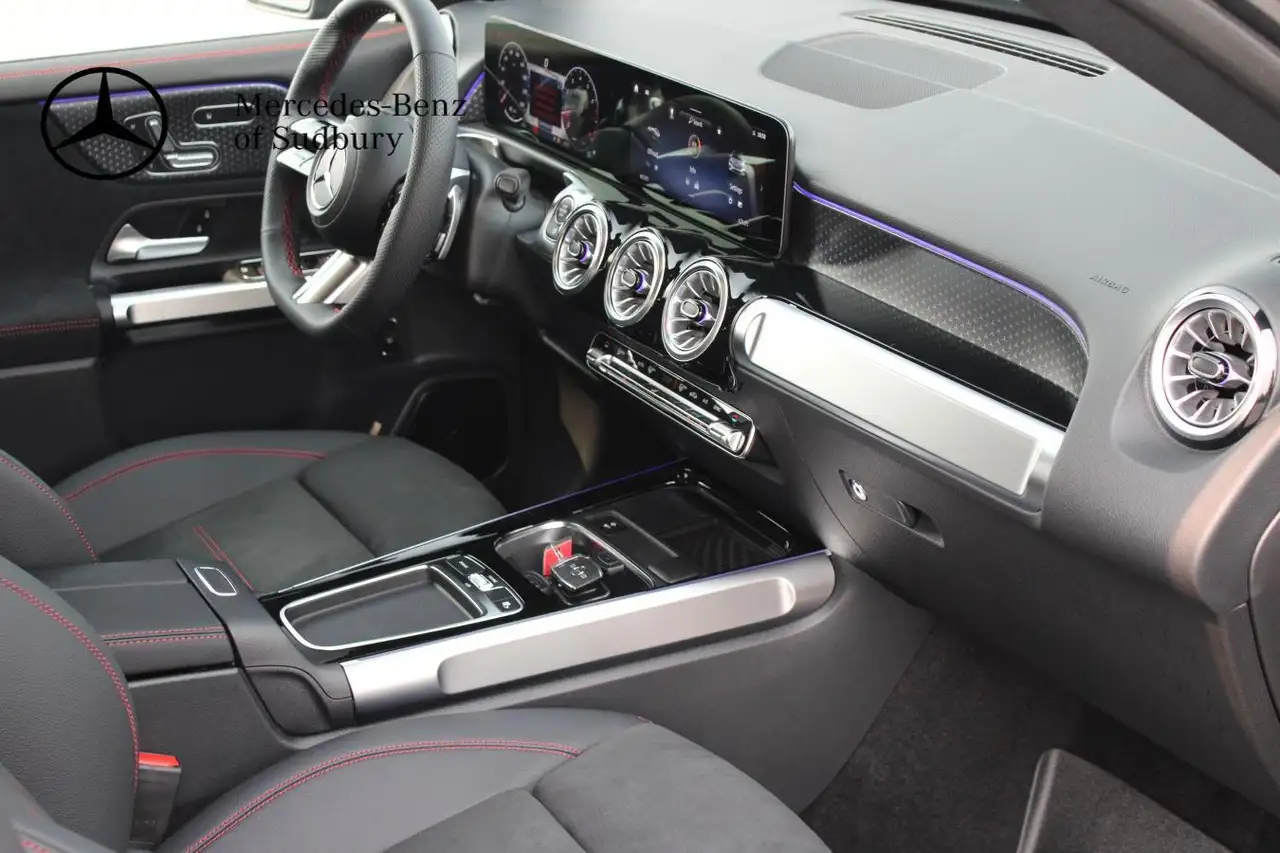 Mercedes-Benz GLB снимка Mercedes-Benz GLB