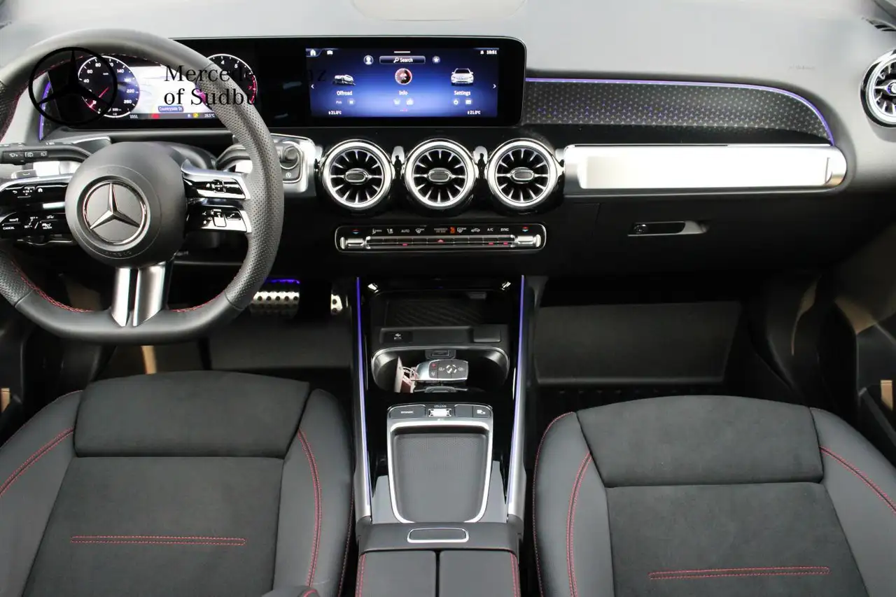 Mercedes-Benz GLB снимка Mercedes-Benz GLB