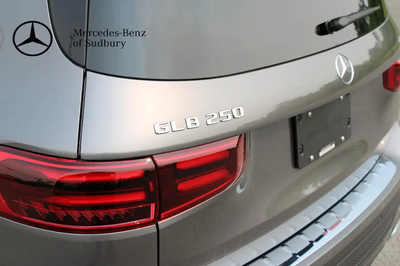 Mercedes-Benz GLB снимка Mercedes-Benz GLB