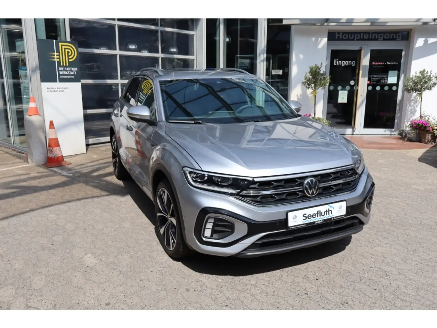 Volkswagen T-Roc 1.5 DSG R-Line AHK Digi Pro RFK IQ-Drive Silber - 1