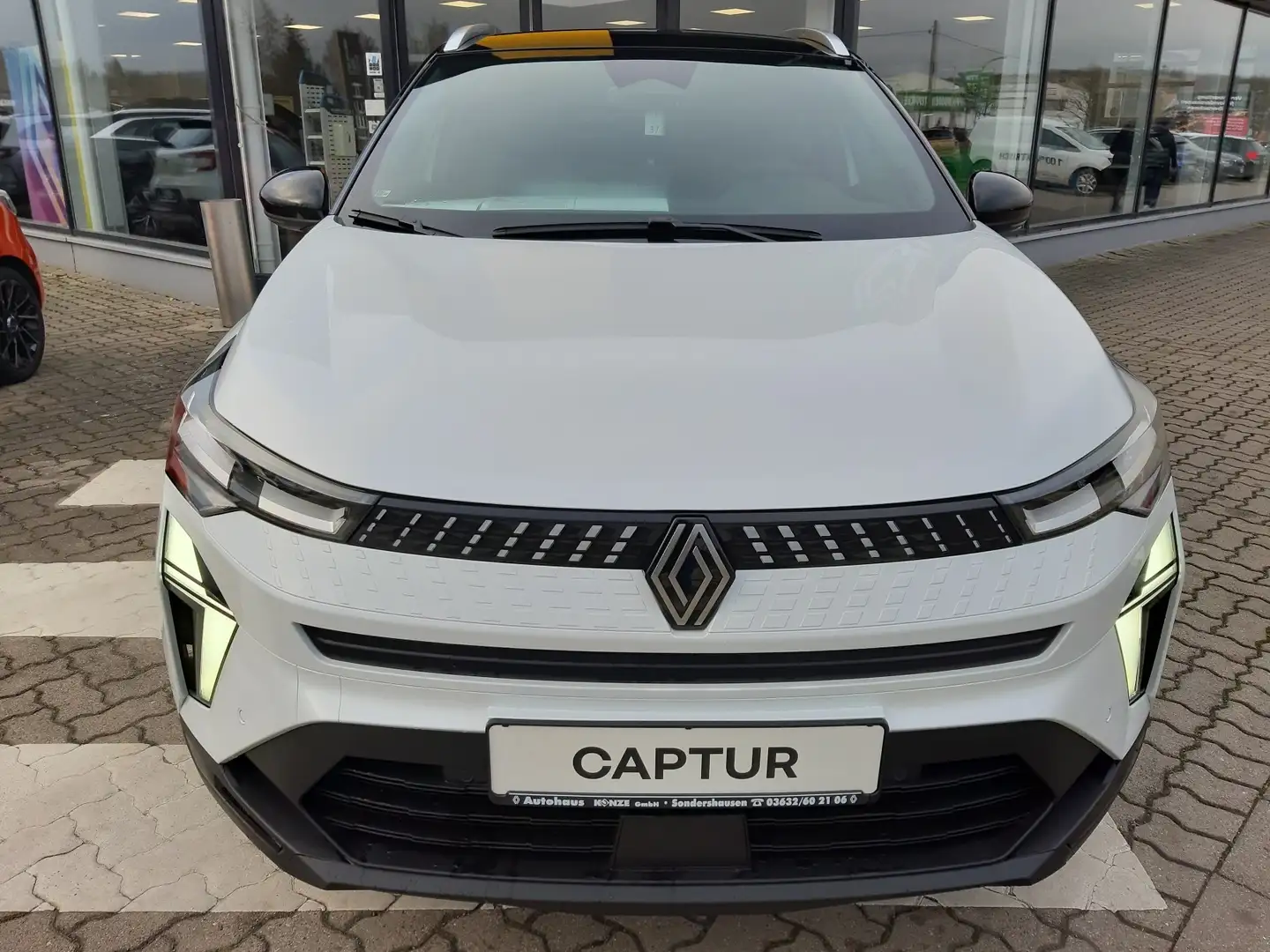 Renault Captur Techno Mild Hybrid 160 EDC Weiß - 2