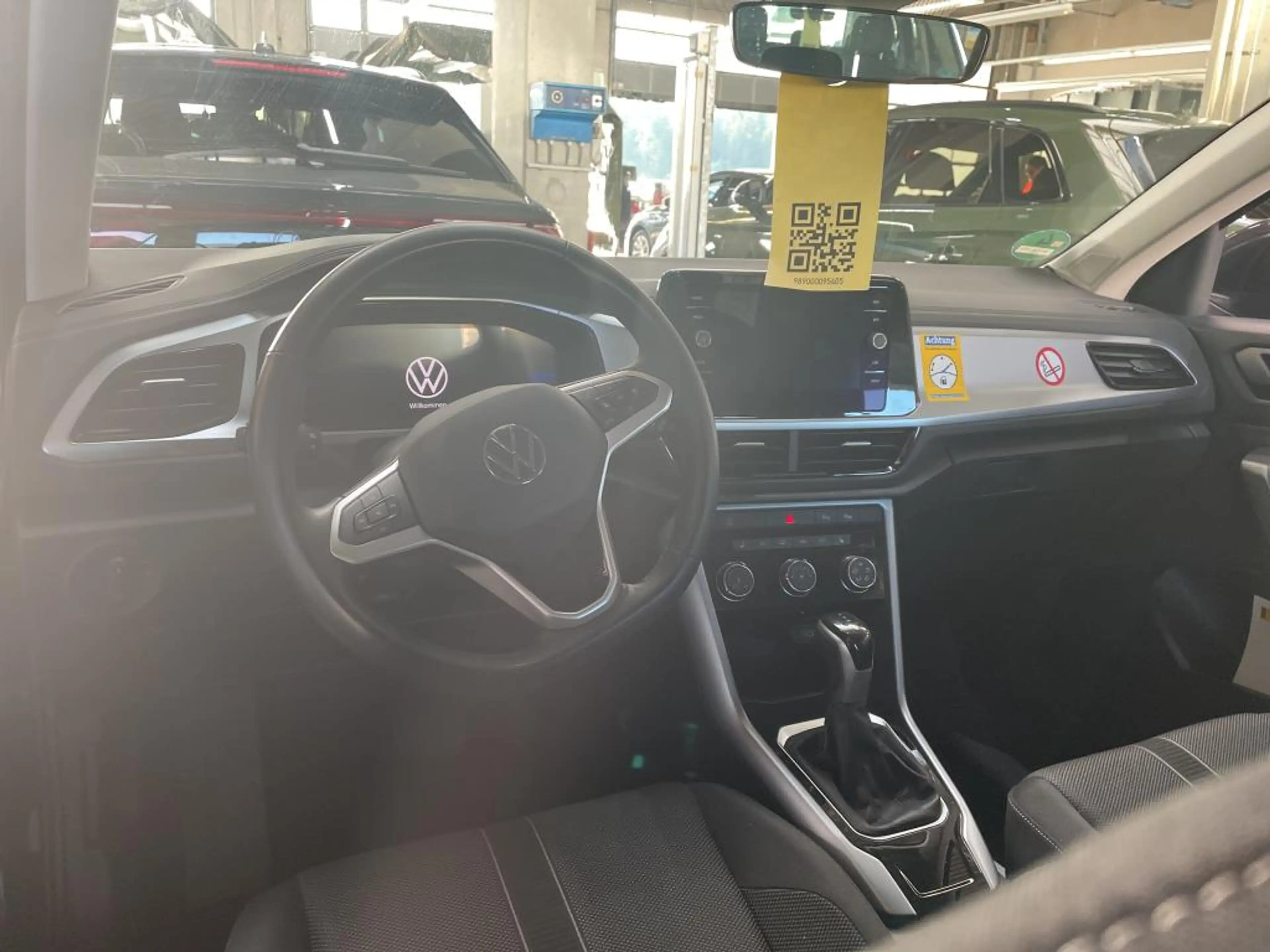 Volkswagen T-Roc Life 1.5 l TSI LED DSG AHK Shz Navi Life — photo 5