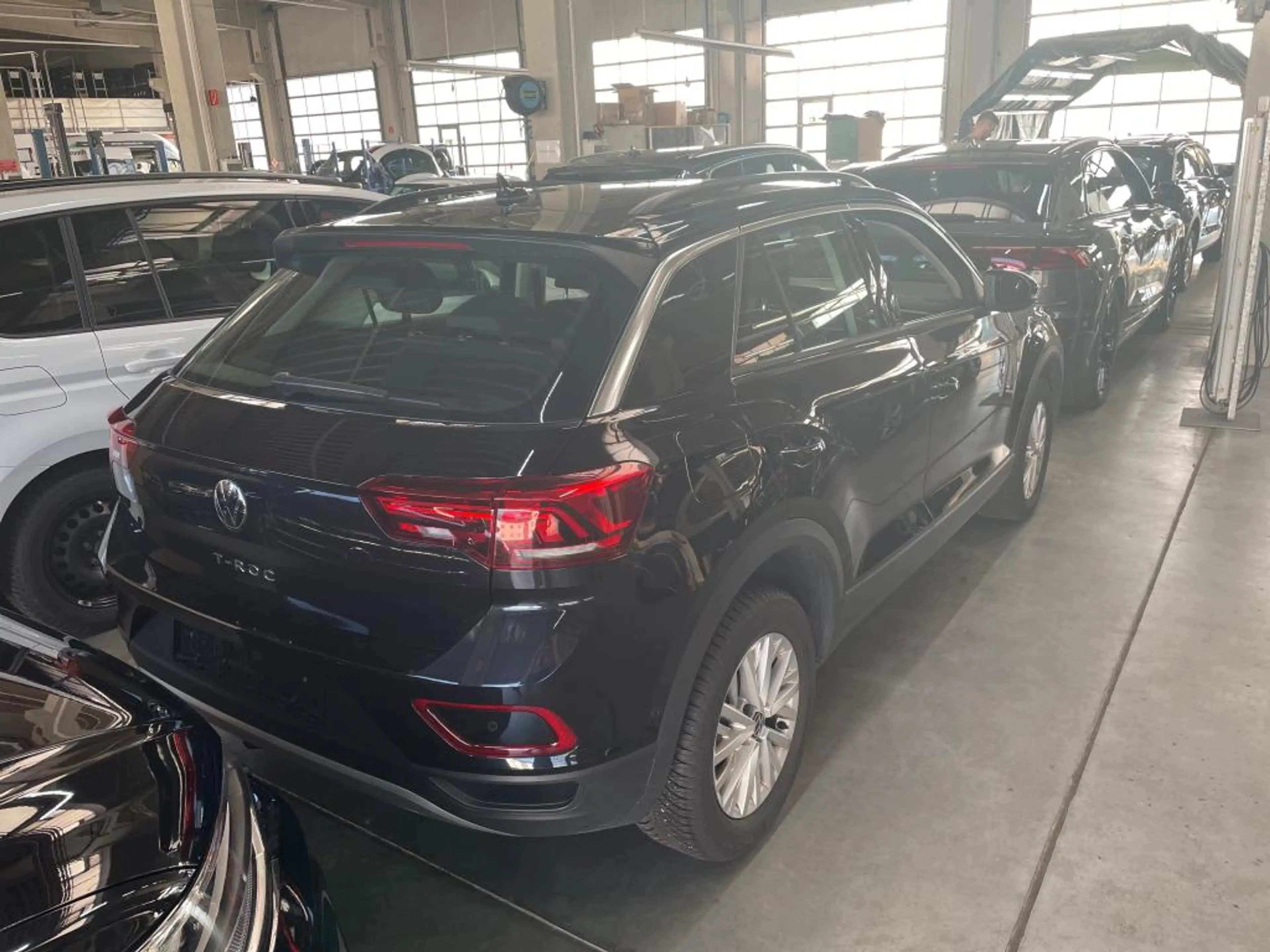 Volkswagen T-Roc Life 1.5 l TSI LED DSG AHK Shz Navi Life — photo 4
