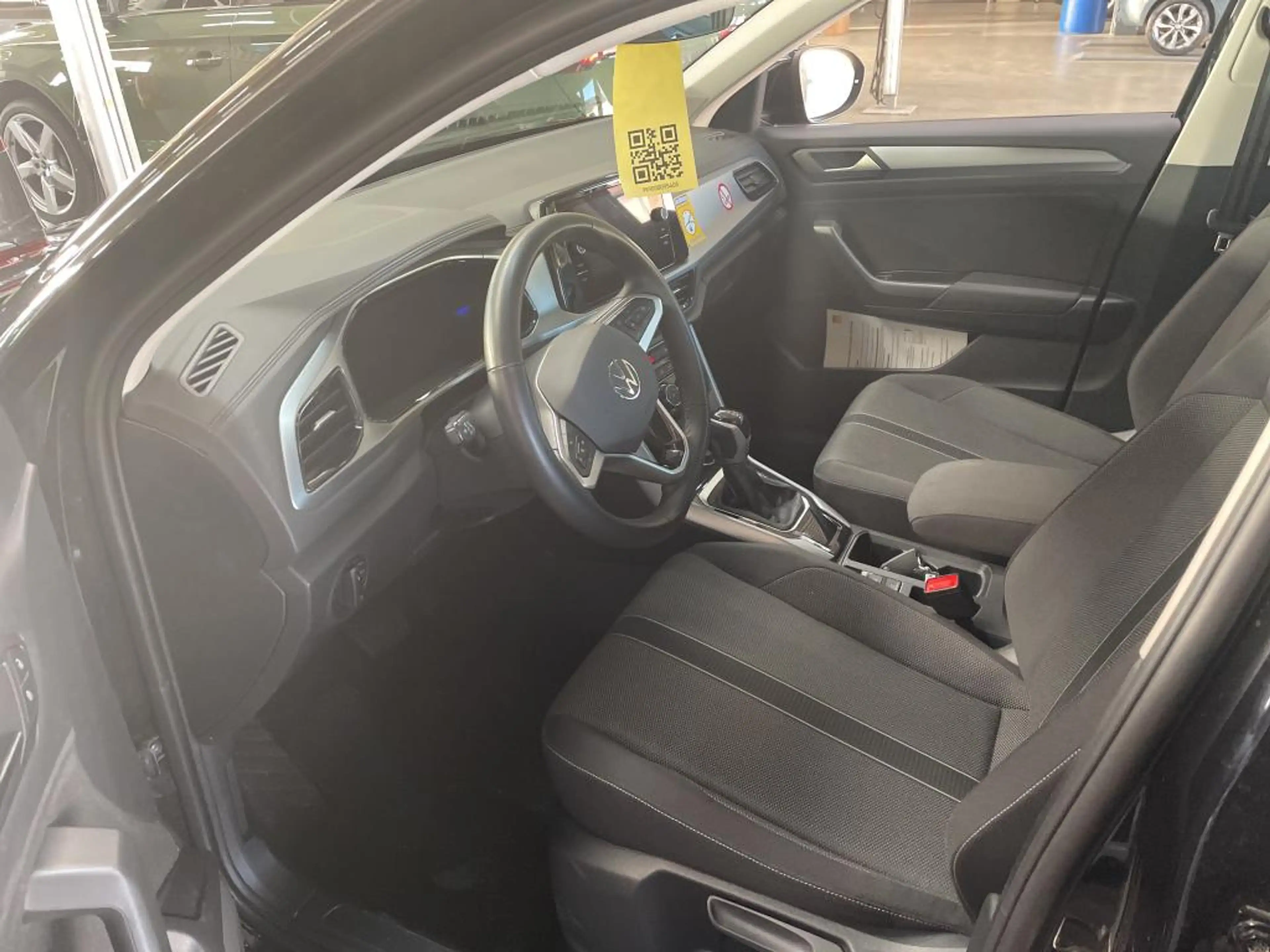Volkswagen T-Roc Life 1.5 l TSI LED DSG AHK Shz Navi Life — photo 6