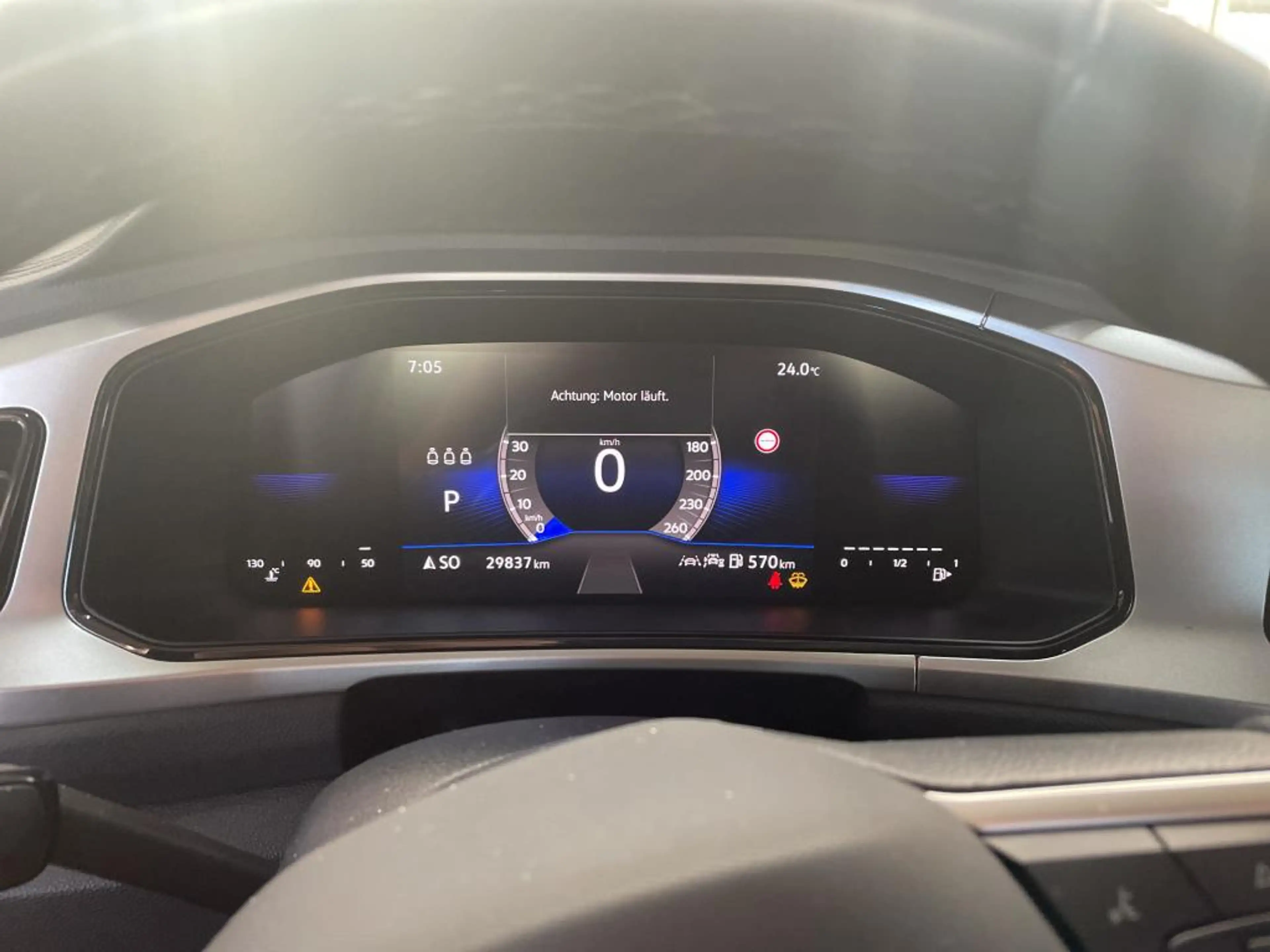 Volkswagen T-Roc Life 1.5 l TSI LED DSG AHK Shz Navi Life — photo 9