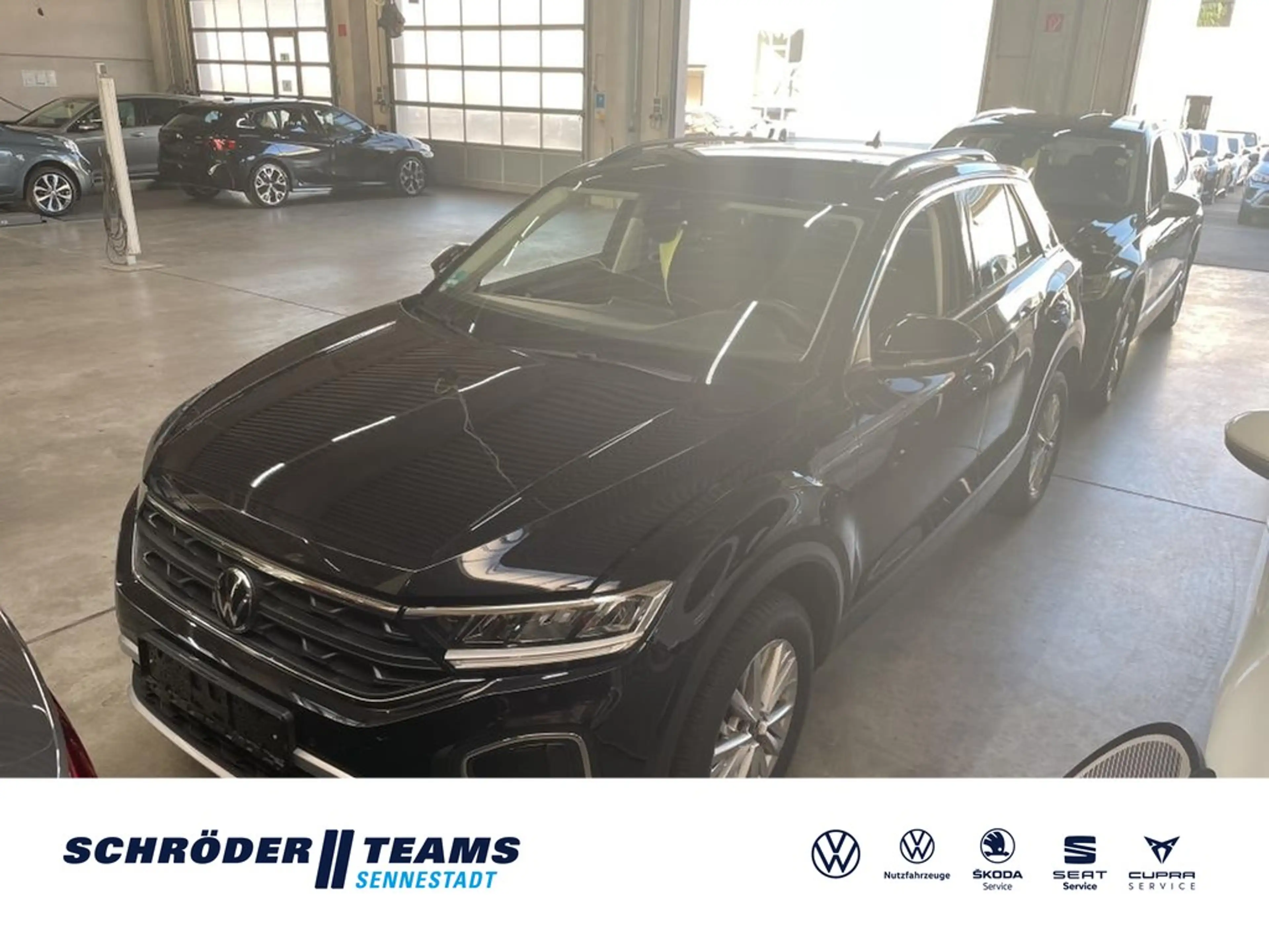 Volkswagen T-Roc Life 1.5 l TSI LED DSG AHK Shz Navi Life