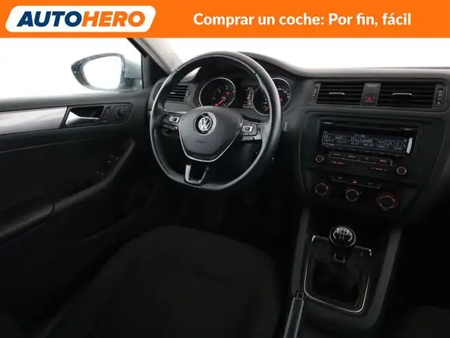Volkswagen Jetta view 14