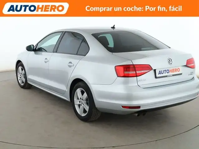 Volkswagen Jetta view 4