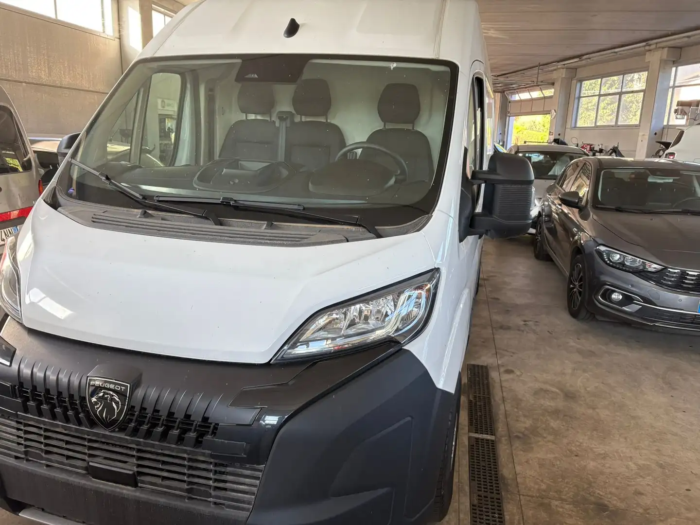 Peugeot Boxer furgone L2H2 2.2 BlueHdi 140cv con telecamera Bianco - 2