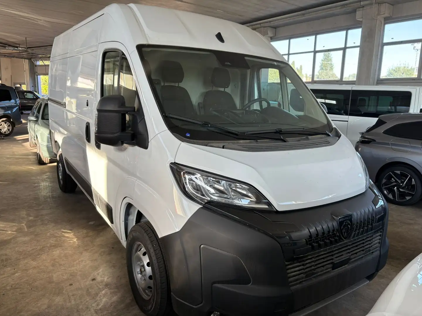 Peugeot Boxer furgone L2H2 2.2 BlueHdi 140cv con telecamera Bianco - 1