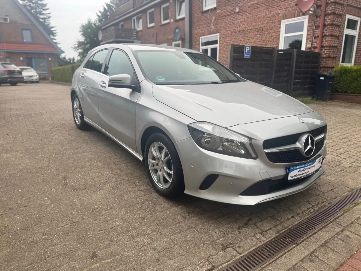 Mercedes-Benz A 200 CDI +Sitzh+AHK+NAVI+HU/AUneu+ Silber - 1