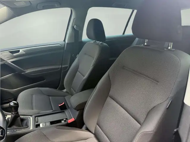 Volkswagen Golf view 11