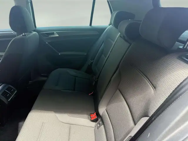 Volkswagen Golf view 12