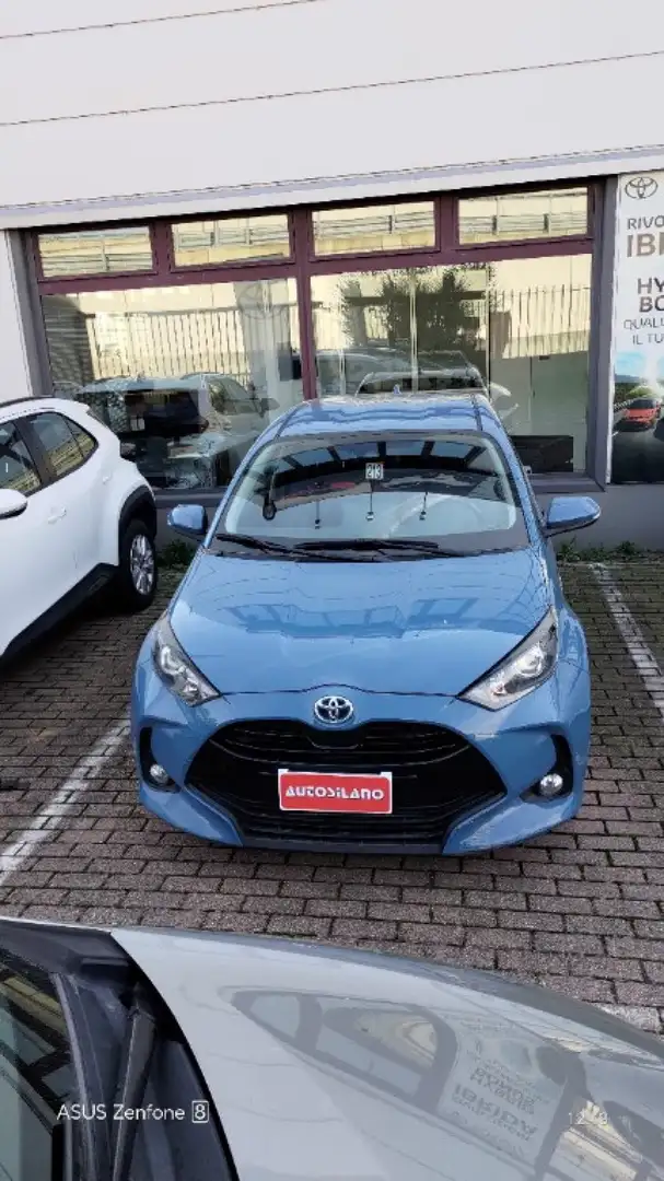 Toyota Yaris 1.5 Hybrid 5 porte Active Bleu - 1