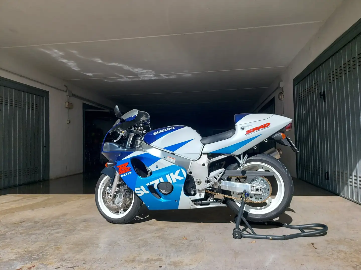 Suzuki GSX-R 600 Alb - 2