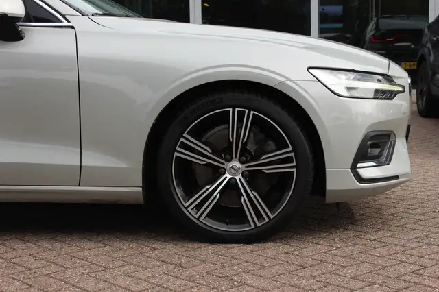 Volvo V60 view 14