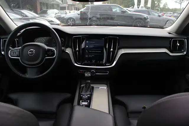 Volvo V60 view 2