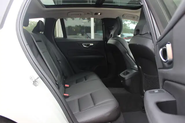 Volvo V60 view 12