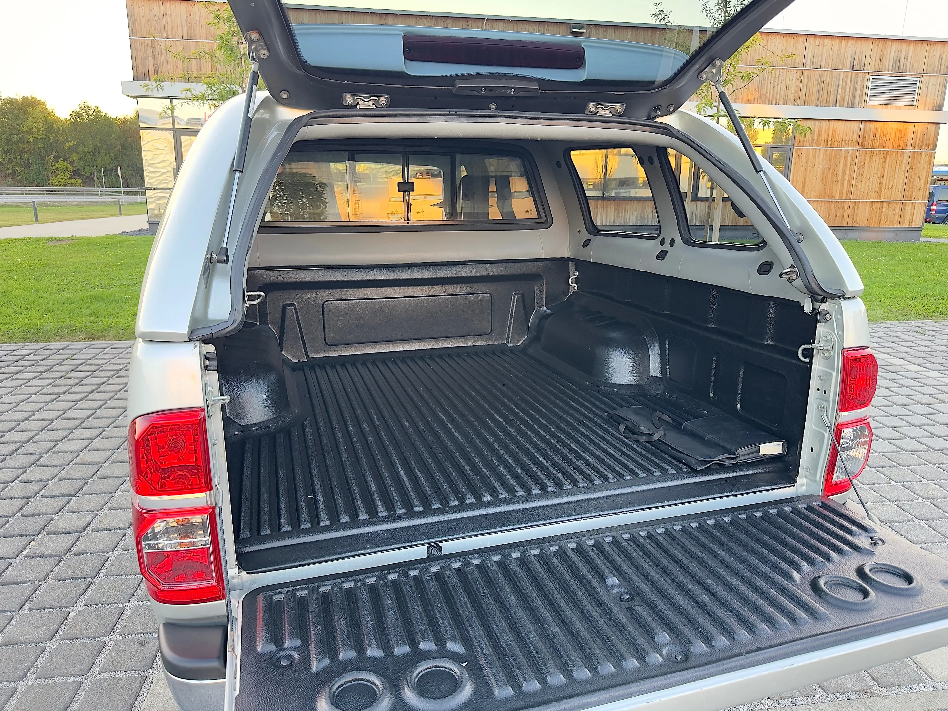 Toyota Hilux Hilux DK City 4x4 2,5 D-4D 145 *HARDTOP, KAMERA* — photo 12