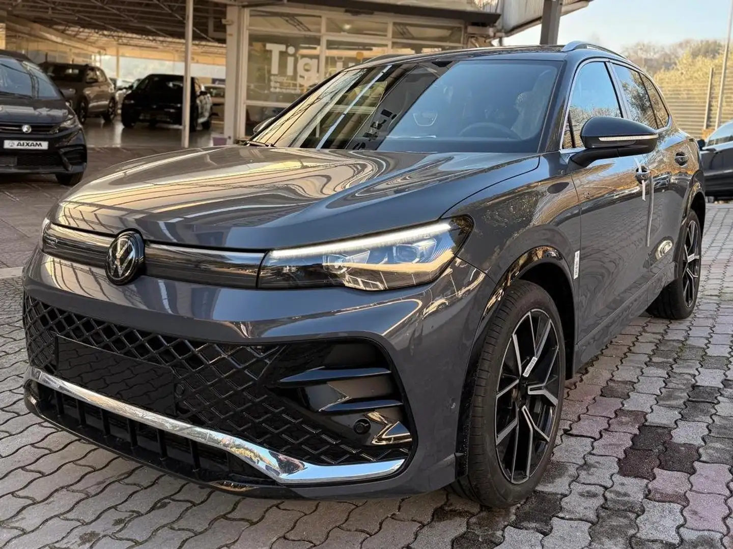 Volkswagen Tiguan Tiguan 1.5 e-tsi R-Line Plus 150cv dsg Grau - 2