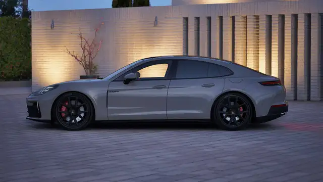 Porsche Panamera view 13