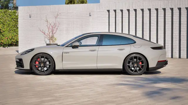 Porsche Panamera view 3