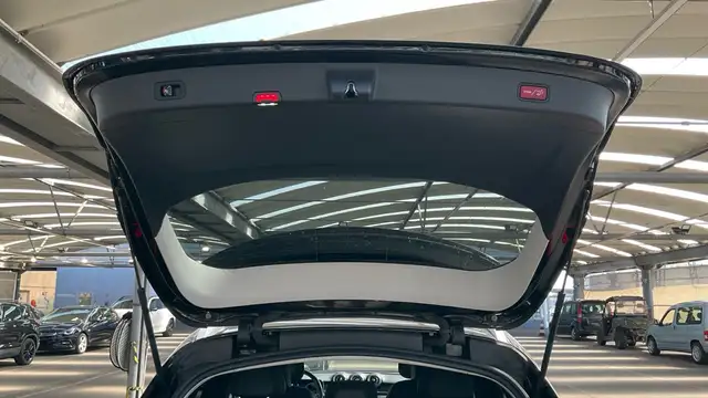 Mercedes-Benz GLC view 17