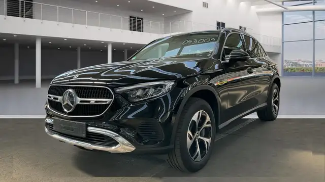 Mercedes-Benz GLC view 2