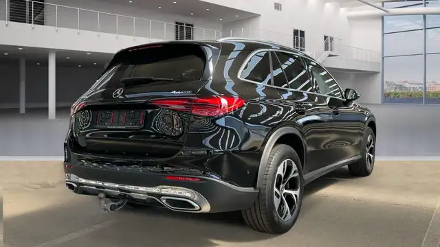 Mercedes-Benz GLC view 3