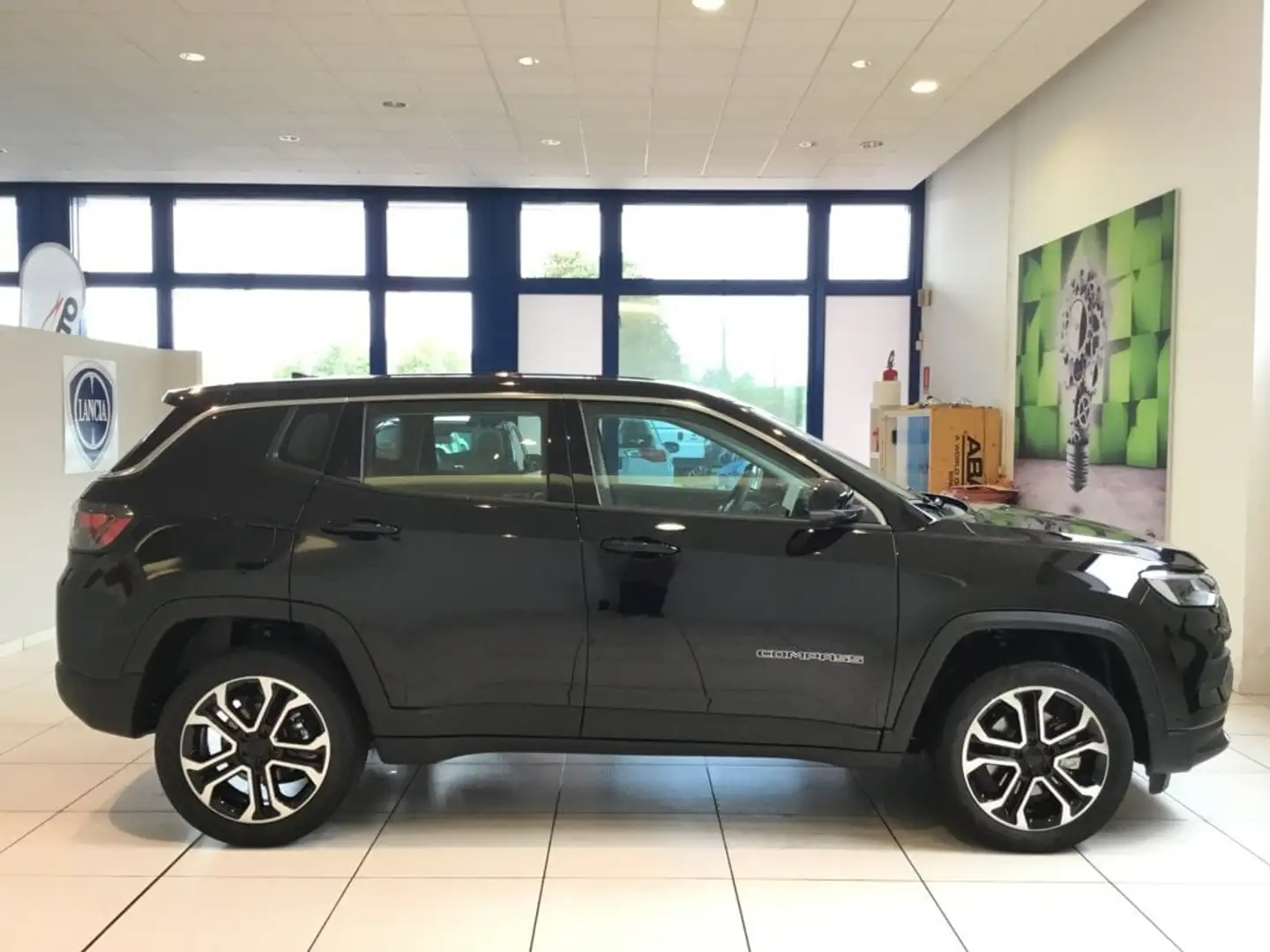 Jeep Compass 1.5 Turbo 130CV MHEV Altitude Schwarz - 2