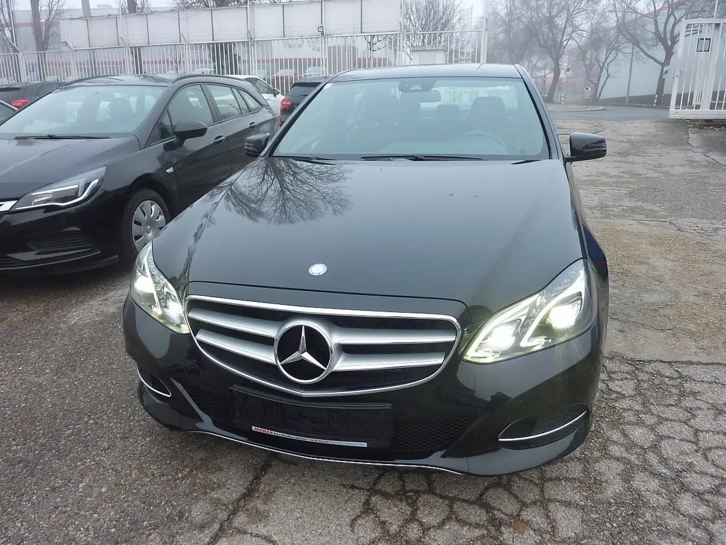 Mercedes-Benz E 250 CDI 4MATIC Avantgarde A-Edition Plus Aut. Schwarz - 2