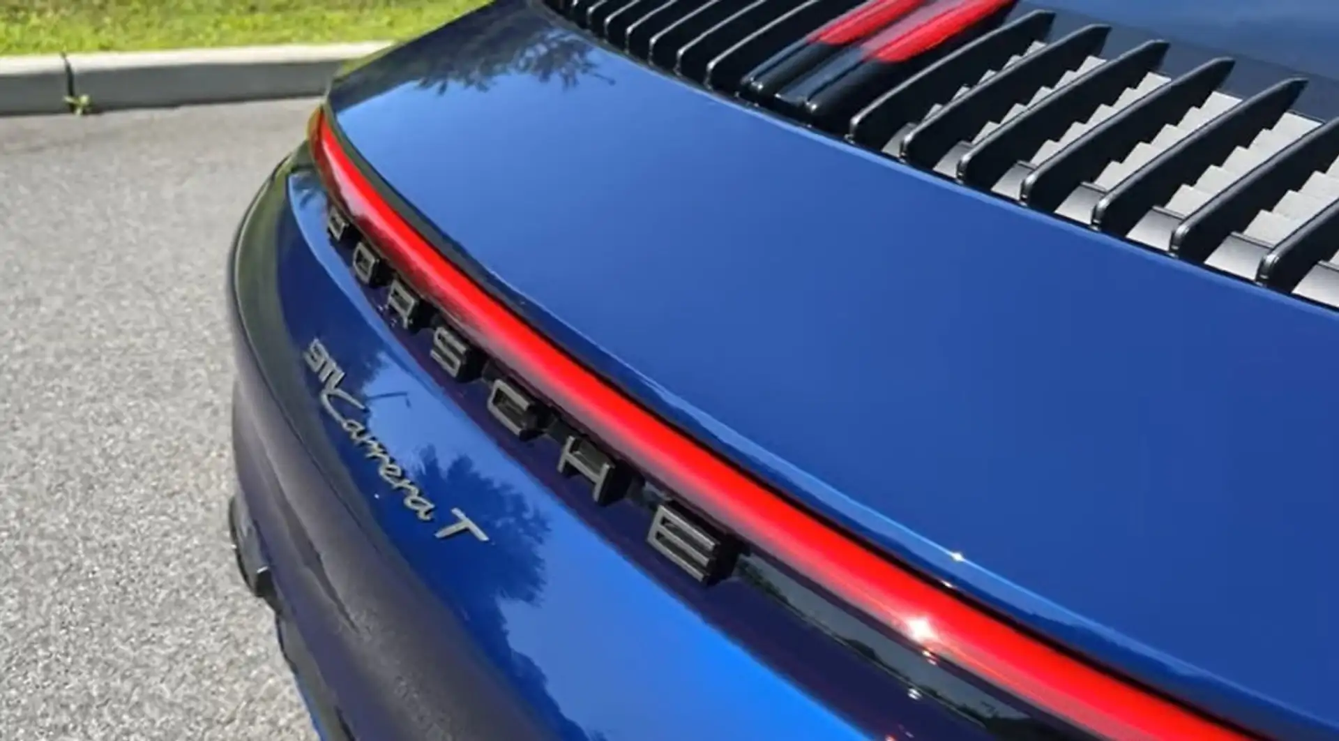 Porsche 992 Carrera T Coupe Bleu - 1