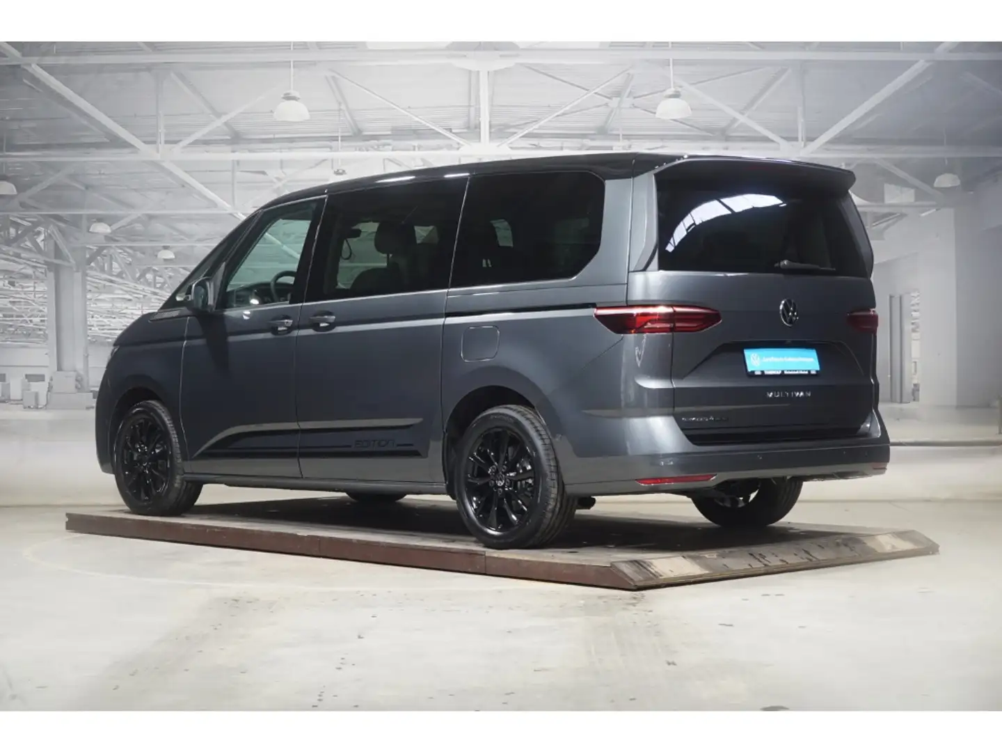 Volkswagen T7 Multivan 1.5eHybrid 4M LÜ Edition 7-Sitzer AHK Grau - 2