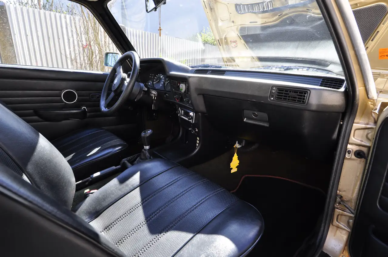 BMW 320 E21, foto 12