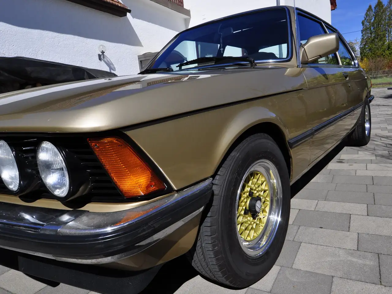 BMW 320 E21, foto 1