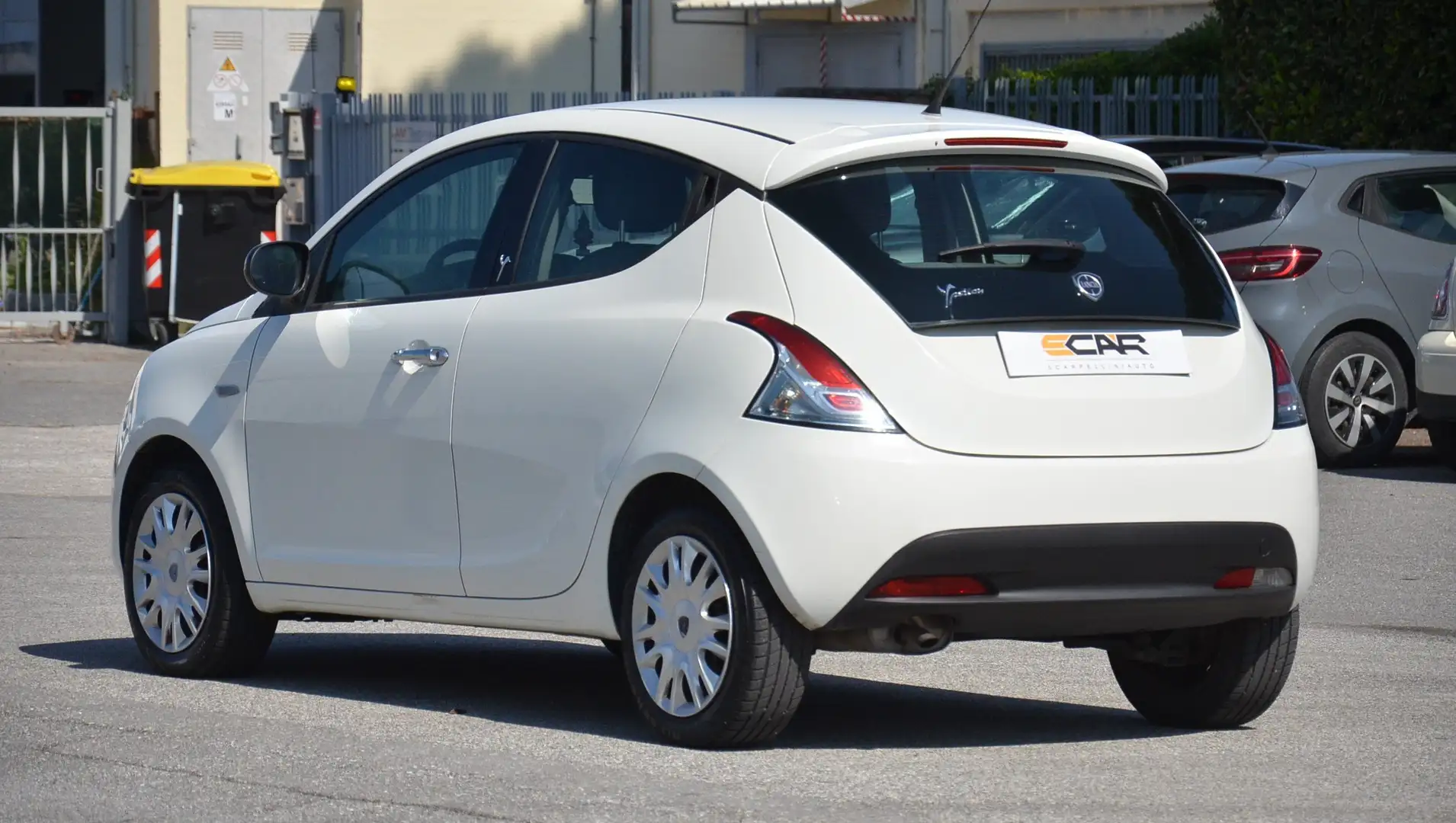 Lancia Ypsilon 1.2 8v Silver s Wit - 2