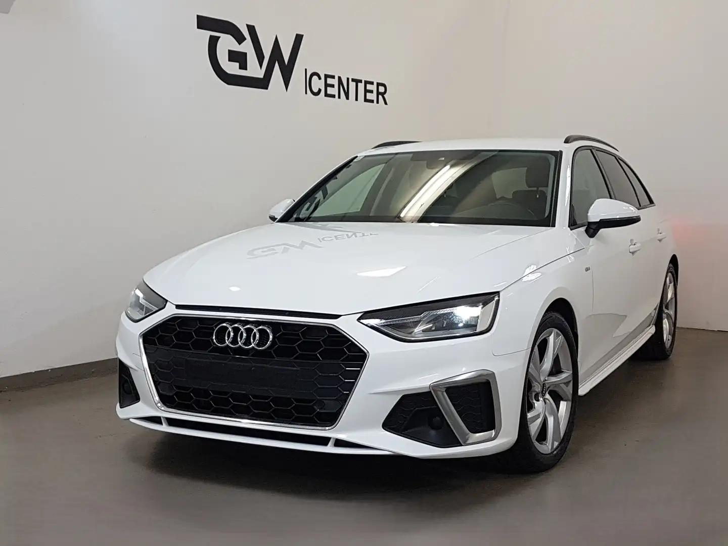 Audi A4 40 TDI S line - 2