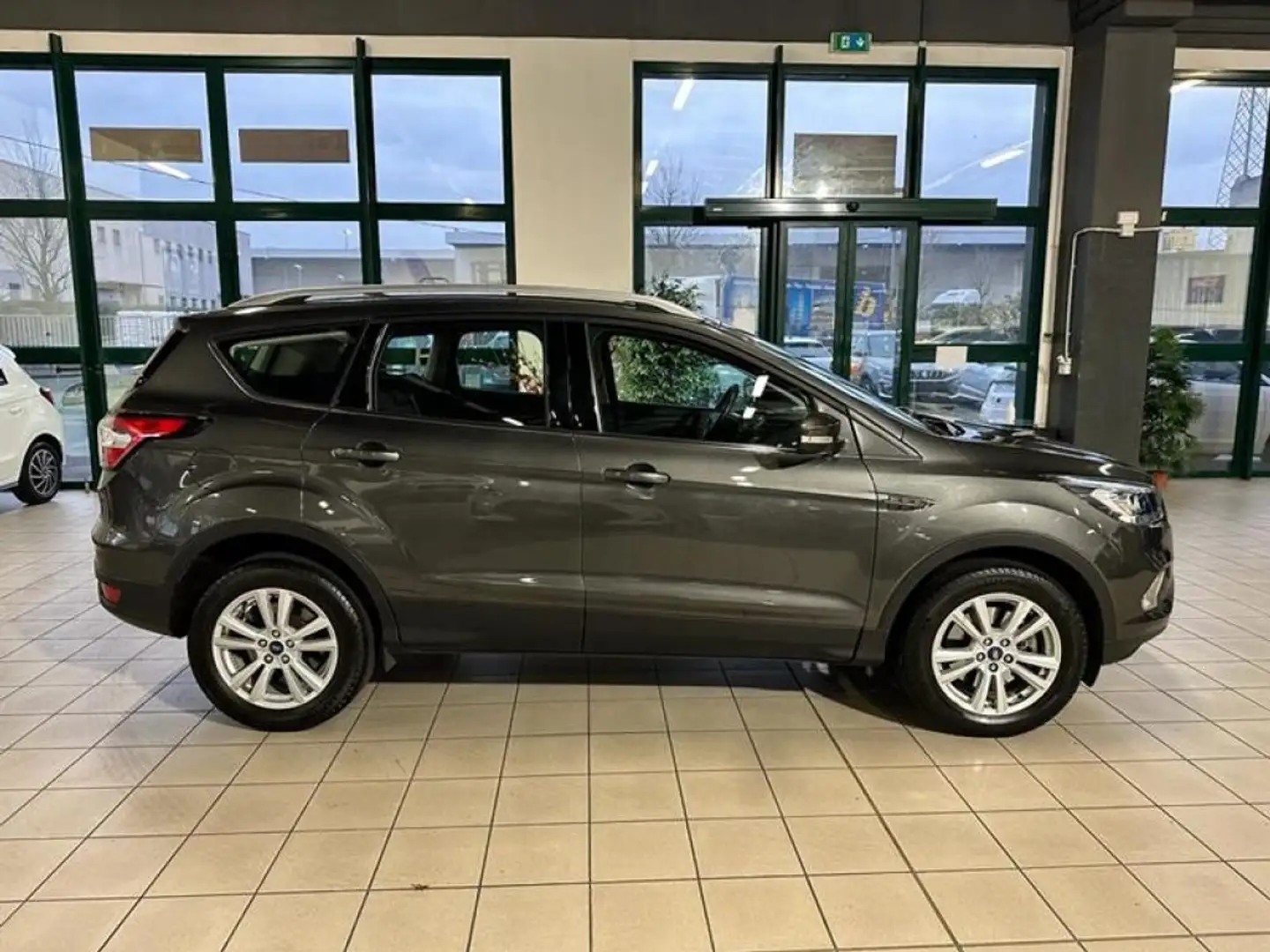 Ford Kuga 2.0 TDCI 120 CV S&S 2WD Business Grigio - 2