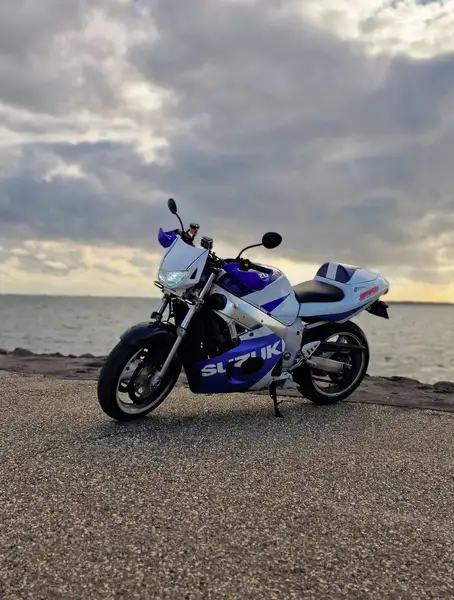 Suzuki GSX-R 600 - foto 4