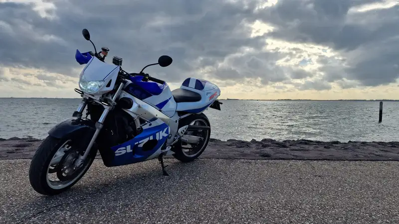 Suzuki GSX-R 600 - foto 3