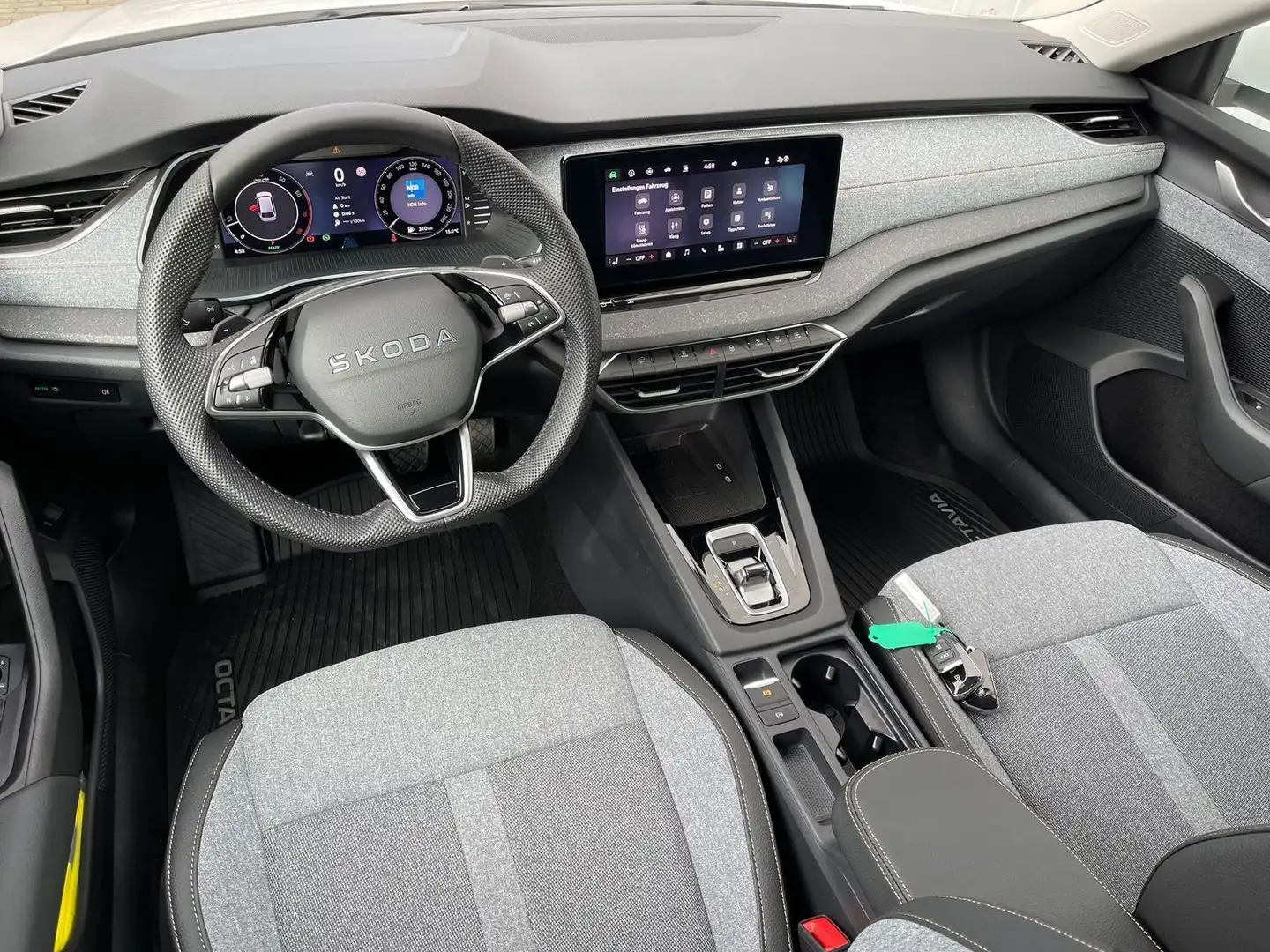 Skoda Octavia Combi 1.5 TSI Selection+STANDHZG+AHK+CAM+LENKRADHZ Weiß - 2