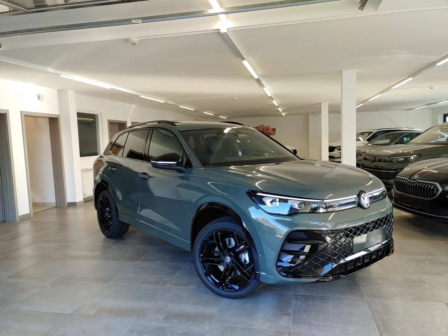 Volkswagen Tiguan eHybrid R-Line Leder/Pano/HeadUp/Matrix/EasyO/DCC Grün - 2