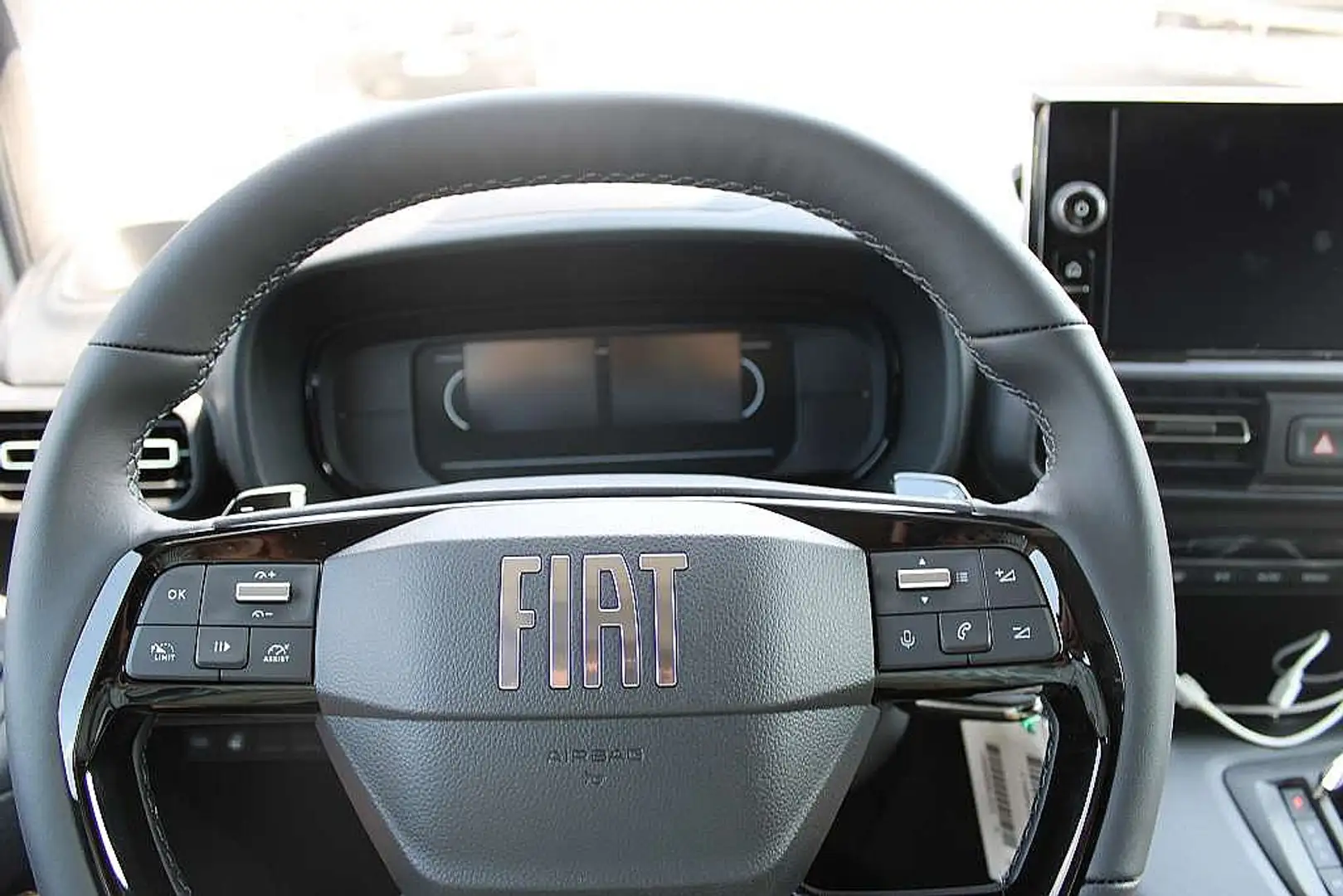 Fiat Doblo Doblo DoKa BlueHDi 130 EAT8 5-Sitzer - felxible... Silber - 2